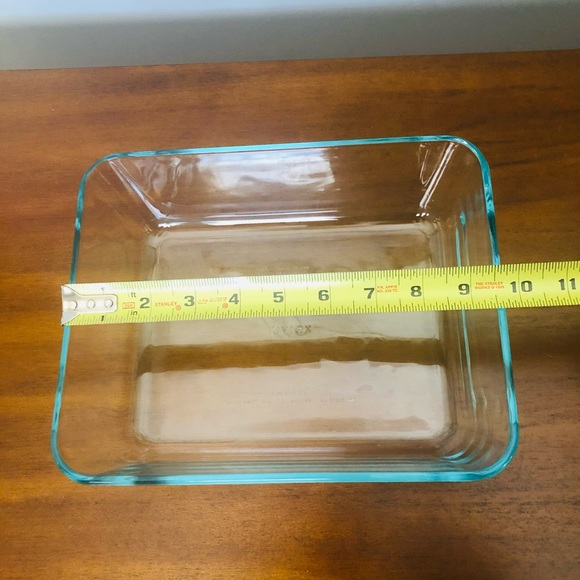 Pyrex dish #7212 - Picture 7 of 8